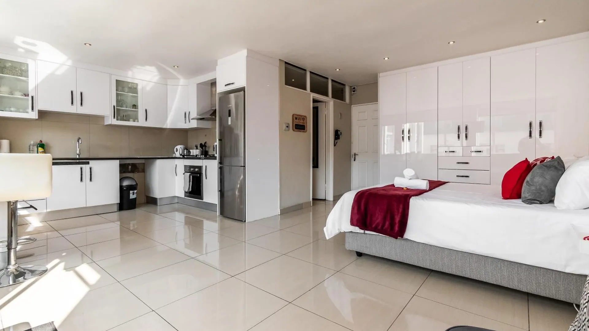 Bright Spacious Apartment In Keeromcity Gem Cape Town