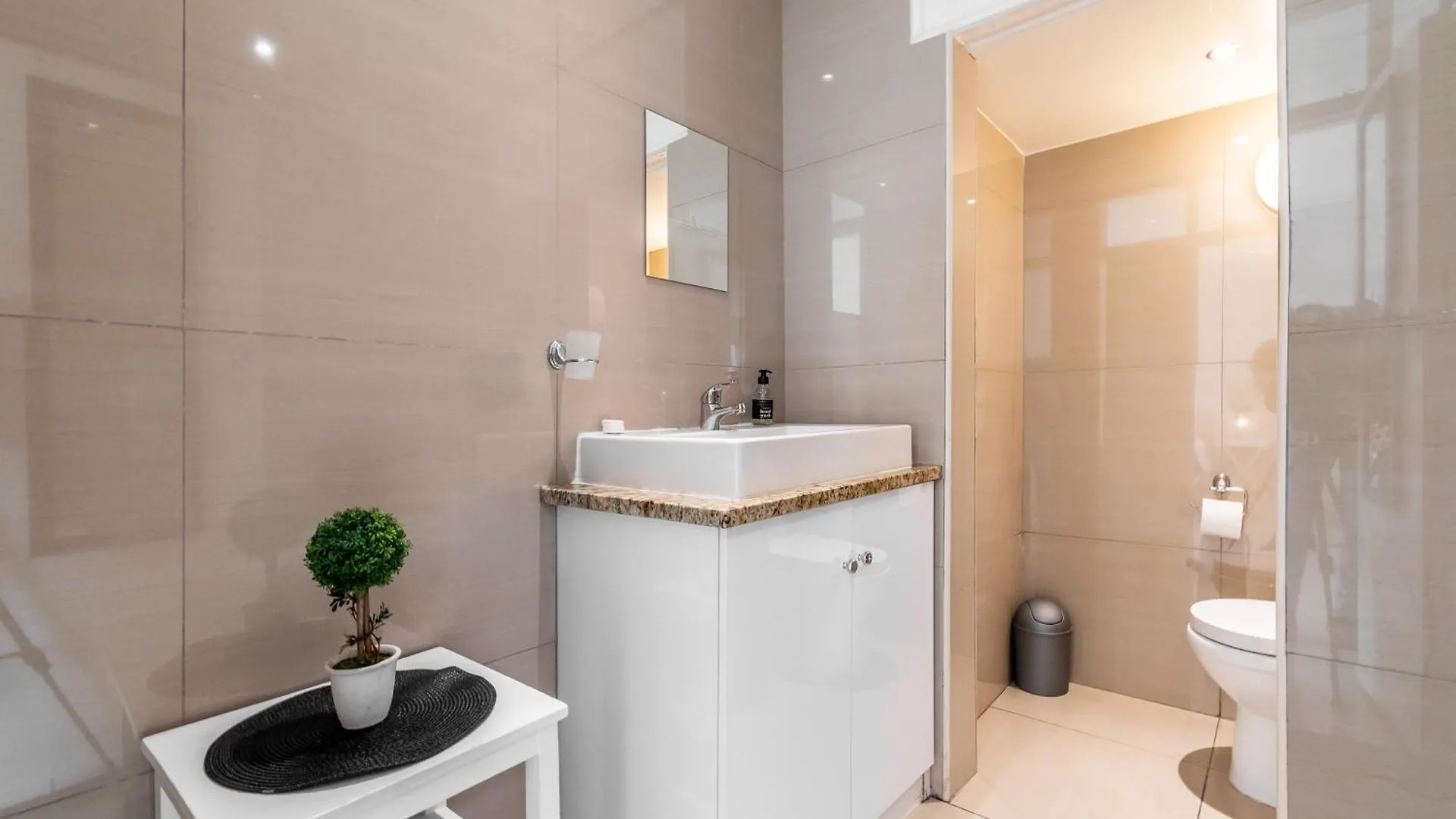 Bright Spacious Apartment In Keeromcity Gem Cape Town 0*,  South Africa